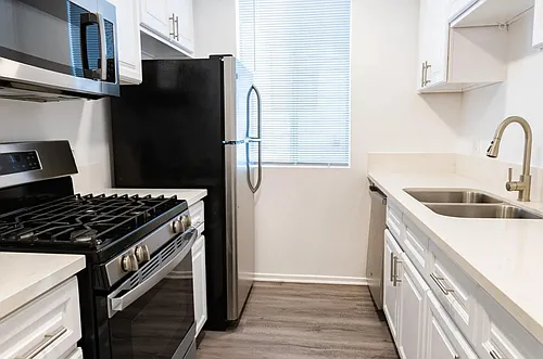314 South Manhattan Place Photo 1