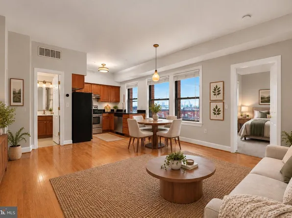 1321 Fairmont St NW APT 404, Washington, DC 20009