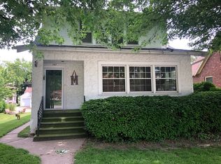 1423 N 4th St, Clinton, IA 52732