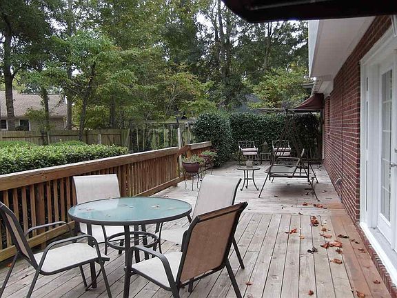 3rd image of 116 Aldersgate Dr