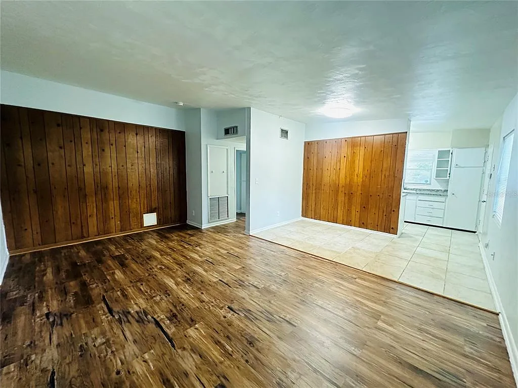 3 bed, 2.0 bath, 1269 sqft, $2,200 — Photo 2
