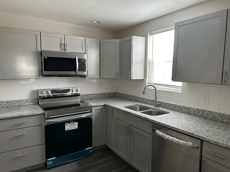 1488 E Fulton St — Photo 5