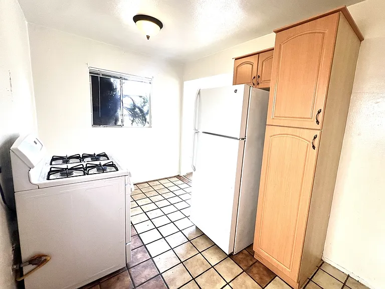 2160 Grand Ave — Photo 15