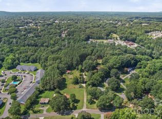 606 Robinson Clemmer Rd, Dallas, NC 28034