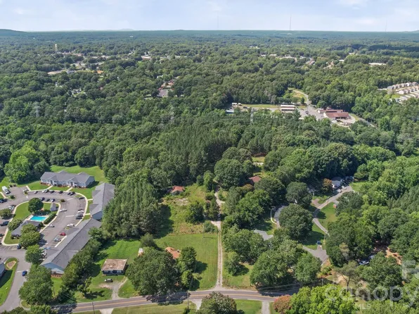 606 Robinson Clemmer Rd, Dallas, NC 28034