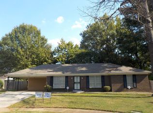 3334 E Foxburrow Cir, Memphis, TN 38115