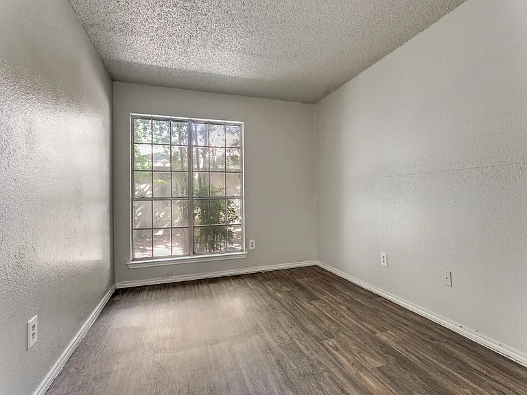 7529 Oak Chase — Photo 9