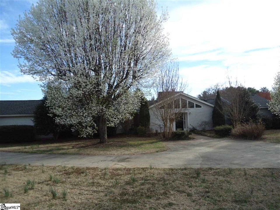 1st image of 110 Heritage Ln