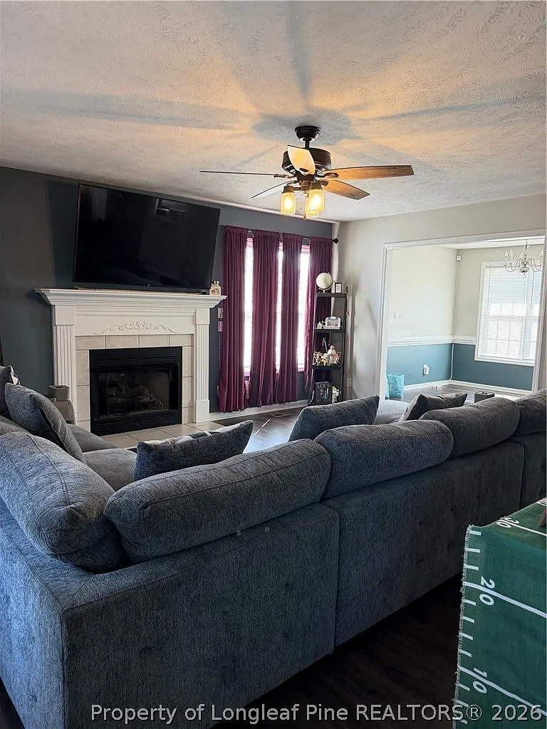4 bed, 2.5 bath, 1996 sqft, $1,900 — Photo 3
