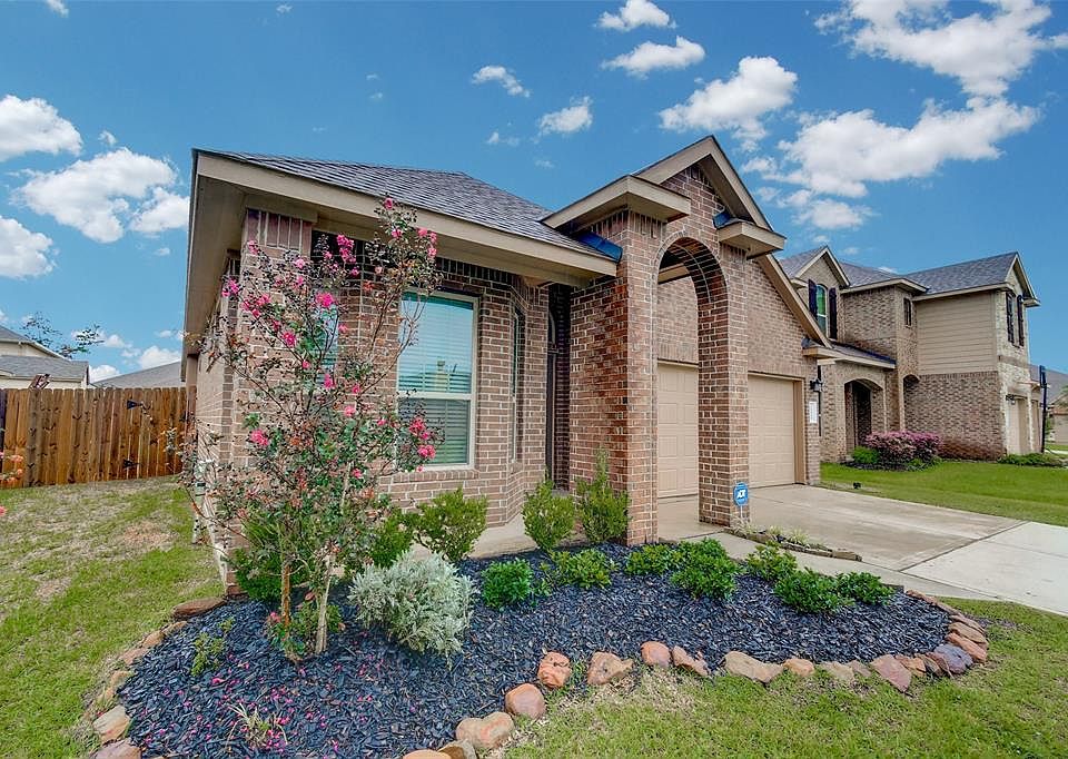 1st image of 21611 Champagne Dr W
