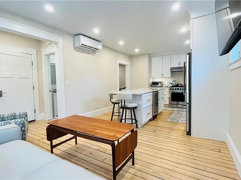 35 Memorial Blvd #1 — Photo 13