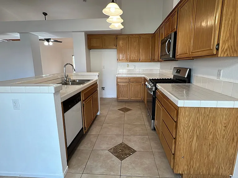 2121 Beechwood St — Photo 10