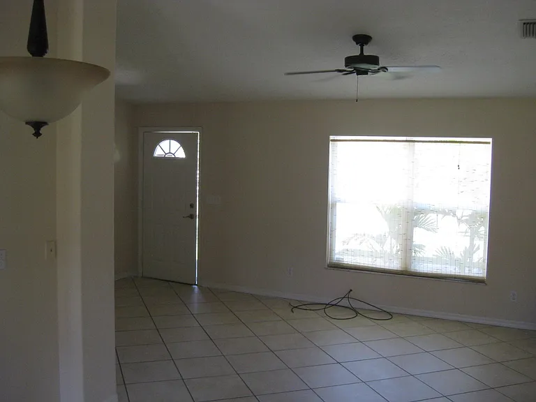 5525 NW North Lundy Cir — Photo 4