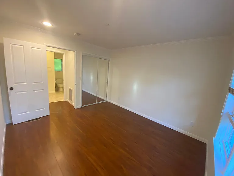 Bedroom /Hallway/Bathroom