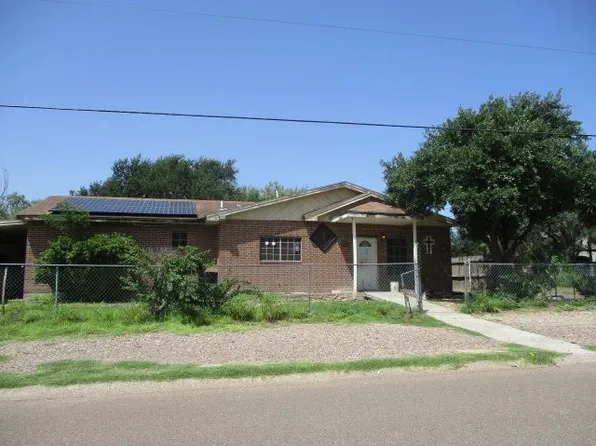 916 Falcon Ave, Zapata, TX 78076