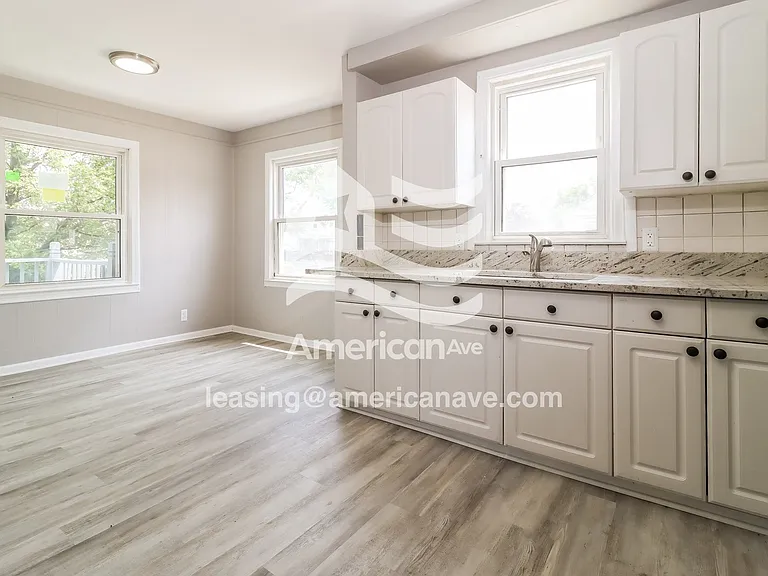 1477572_006_kitchen_7.jpg