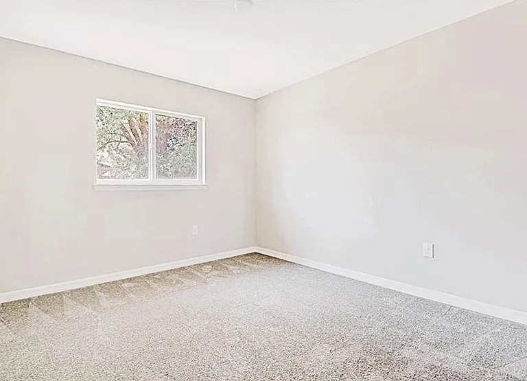 347 Pinehurst Ave — Photo 10