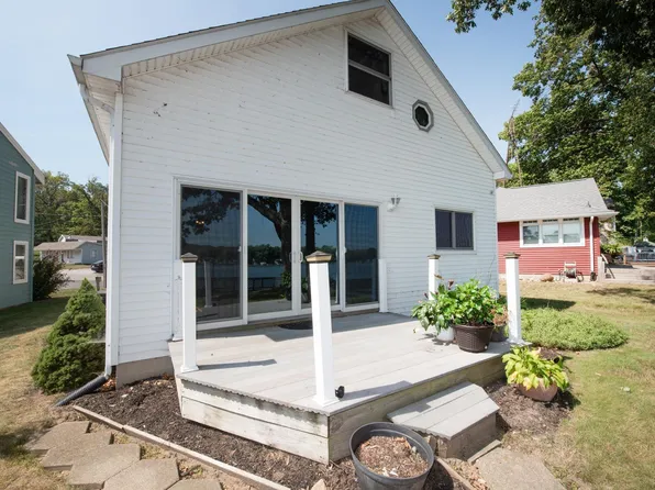 5796 E Golden Hills Dr, Monticello, IN 47960
