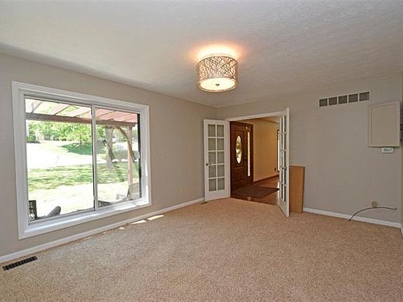 3rd image of 9690 Lupine Dr