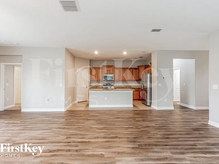 20241 Merry Oak Ave — Photo 3