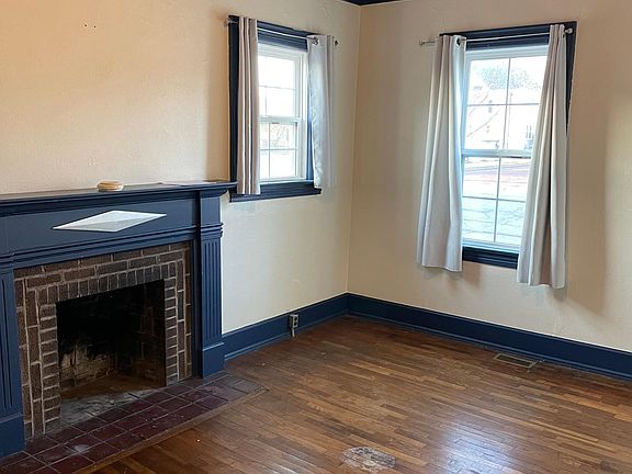3rd image of 402 E McPherson St APT B