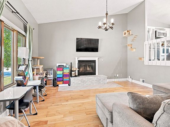 3rd image of 3309 Effingham St