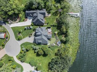 16515 Black Oaks Cir, Wayzata, MN 55391