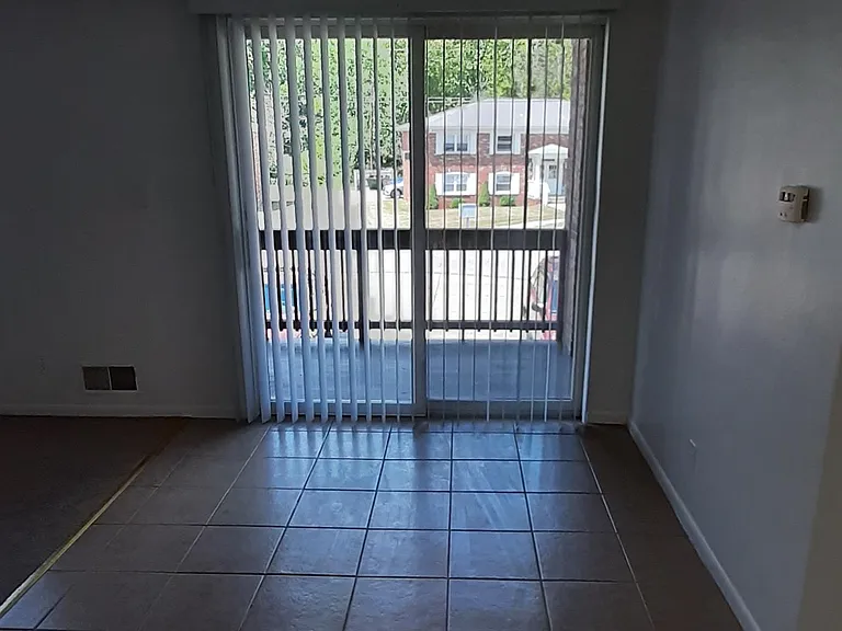 143 Lynwood Mnr #8 — Photo 3