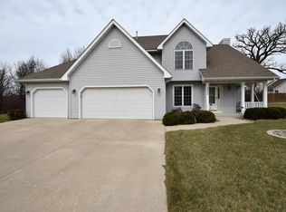5650 Short Valley Dr, Racine, WI 53406