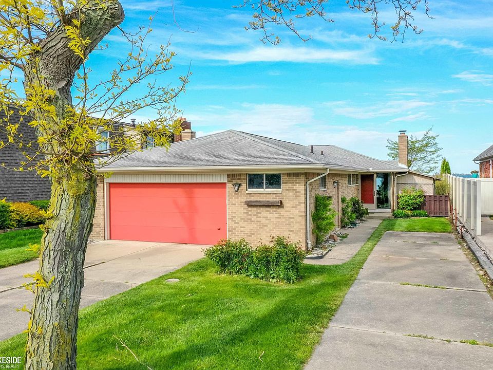1st image of 38446 Lakeshore Dr