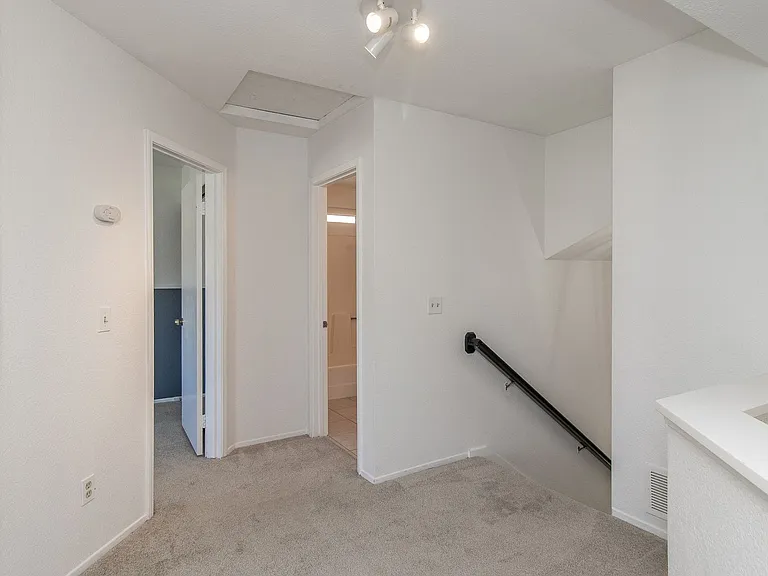 1821 Avenida Segovia — Photo 24