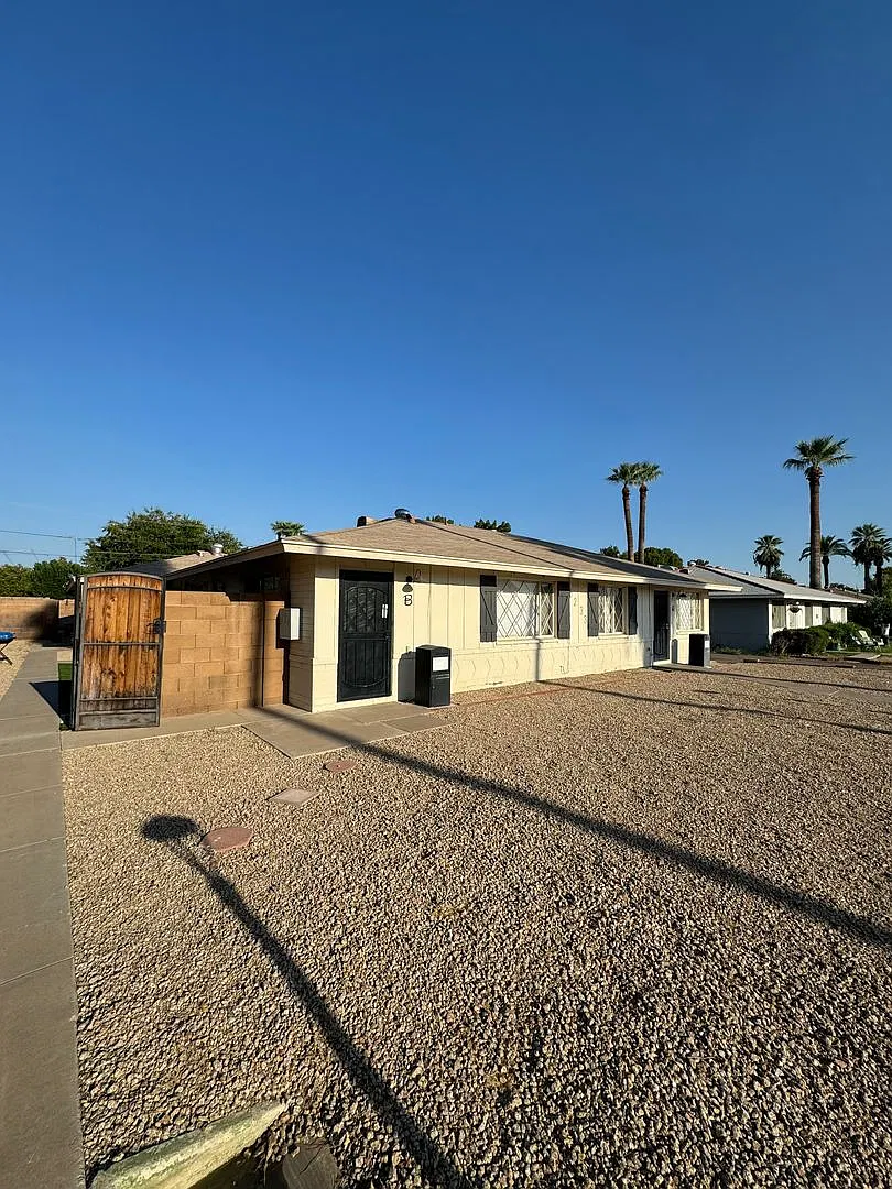 1 Bedroom Unit In Prime Phoenix Location — Photo 3