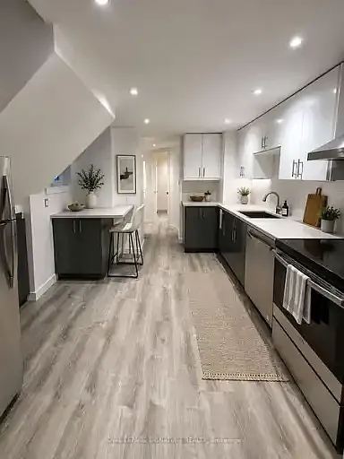 22 Curzon St #1A