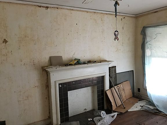 3rd image of 821 N Florence Ave