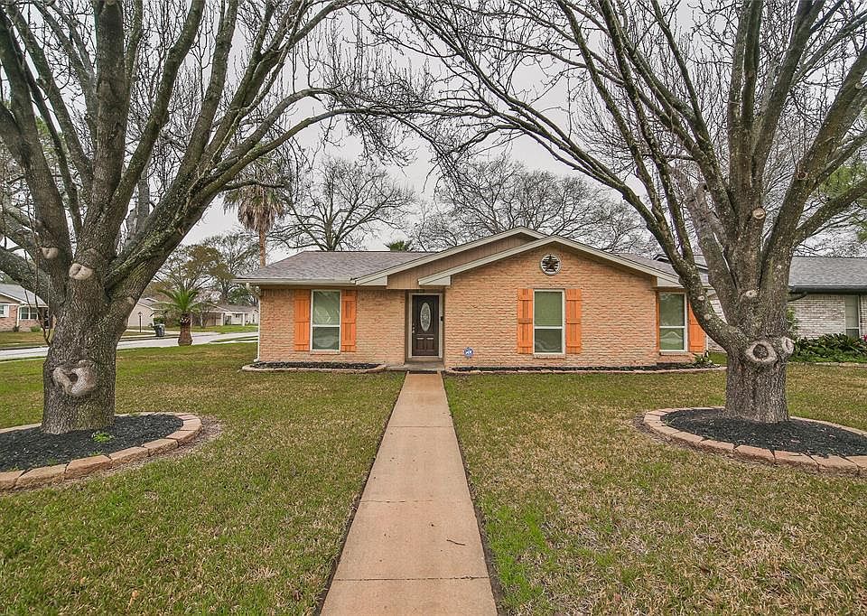 1st image of 4003 Antoine Dr