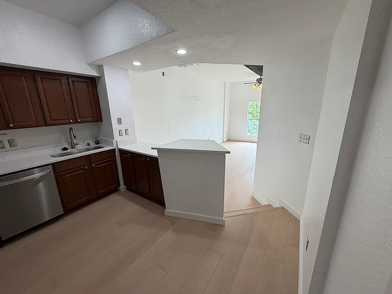 2410 W Azeele St #235 — Photo 3