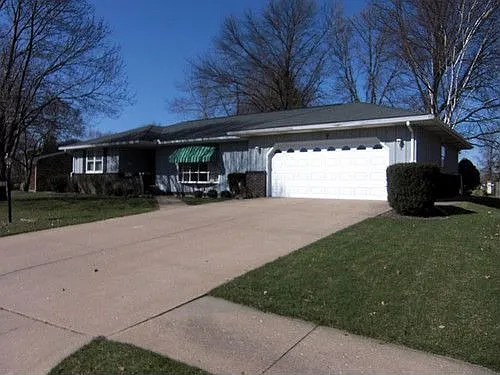 1835 Highwood Ave photo 1