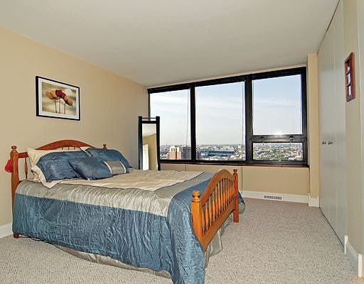 4th image of 3930 N Pine Grove Ave APT 2314