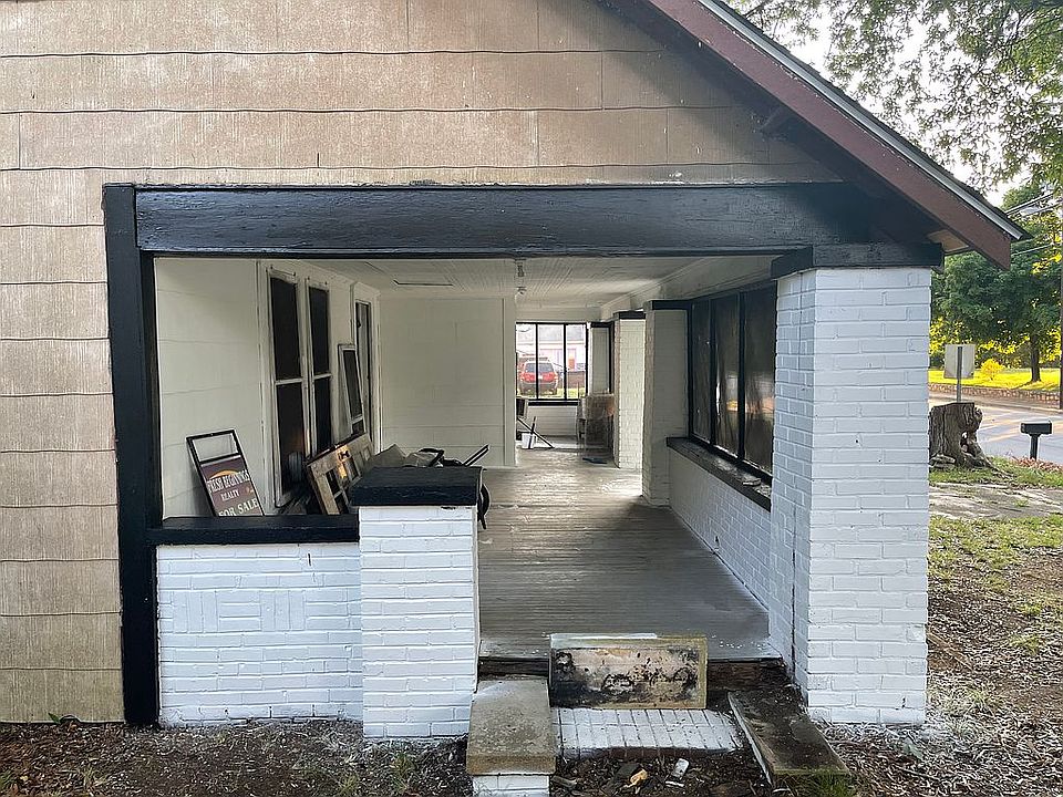 2nd image of 118 N Long St