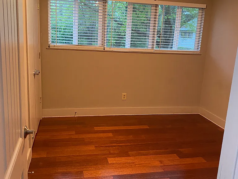 303 Country Club Dr — Photo 10