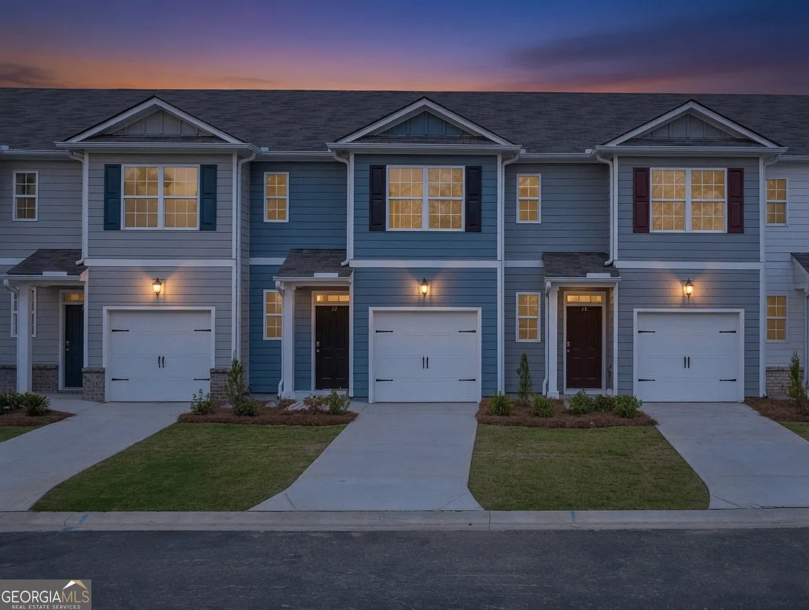 3 bed, 2.5 bath, 1418 sqft, $1,750 — Photo 2