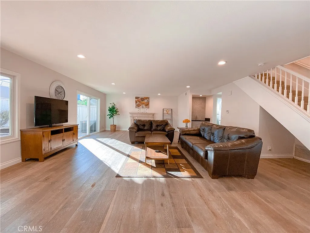 4 bed, 3.5 bath, 2453 sqft, $5,500 — Photo 2