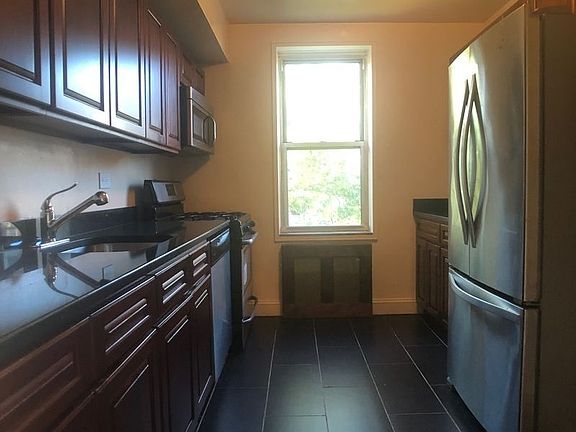 4th image of 14210 Roosevelt Ave Ste 22