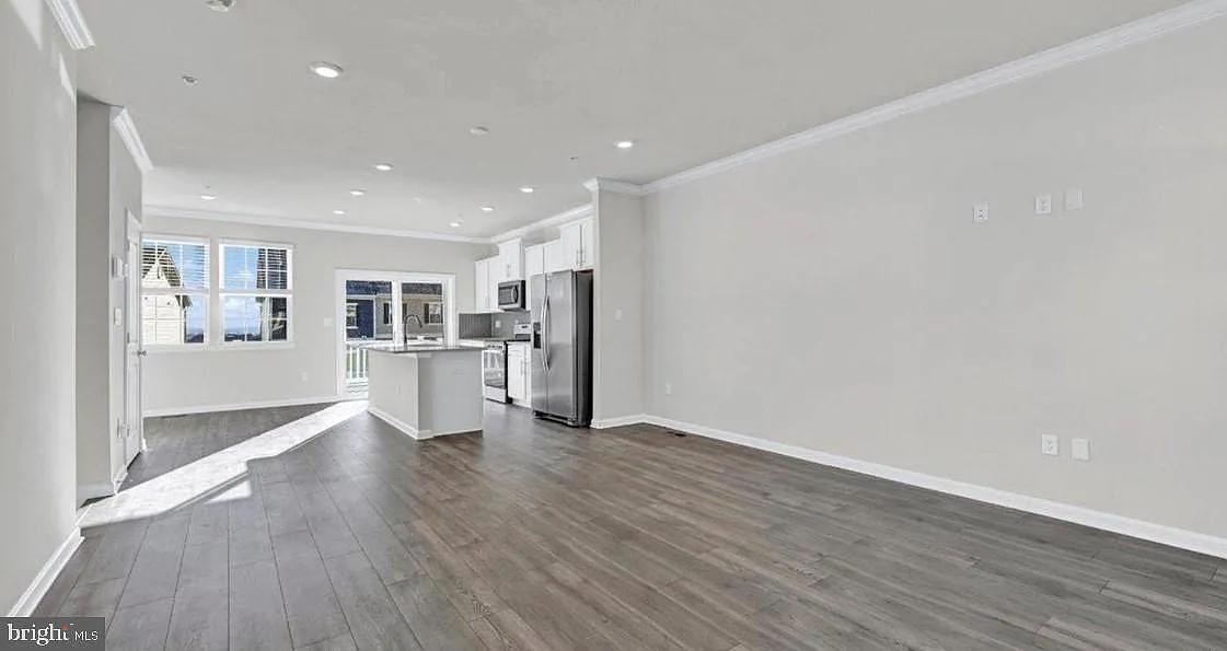 4 bed, 3.5 bath, 1969 sqft, $3,250 — Photo 4