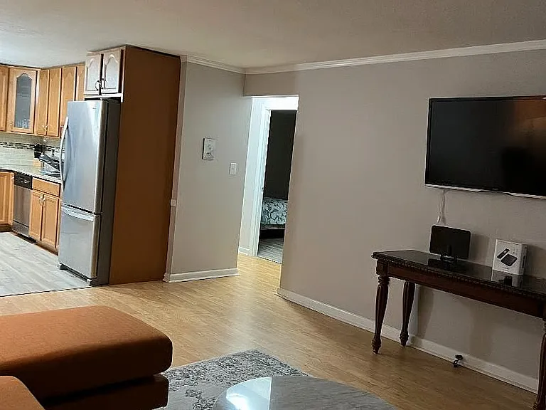 A4 Colonial Dr #7 — Photo 3