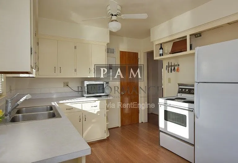 3746 N 86th St — Photo 9