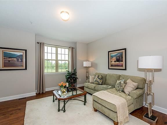 4th image of 62 Katelyn Dr