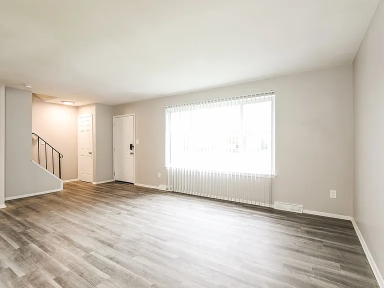 785624_018_living_room_12887087.jpg