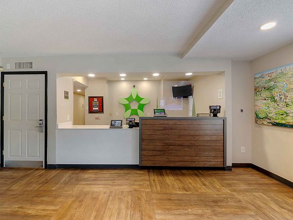 Lobby and Guest Check-in