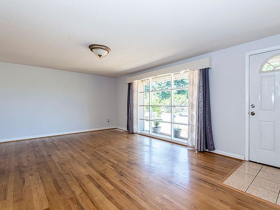 5th image of 905 Z St
